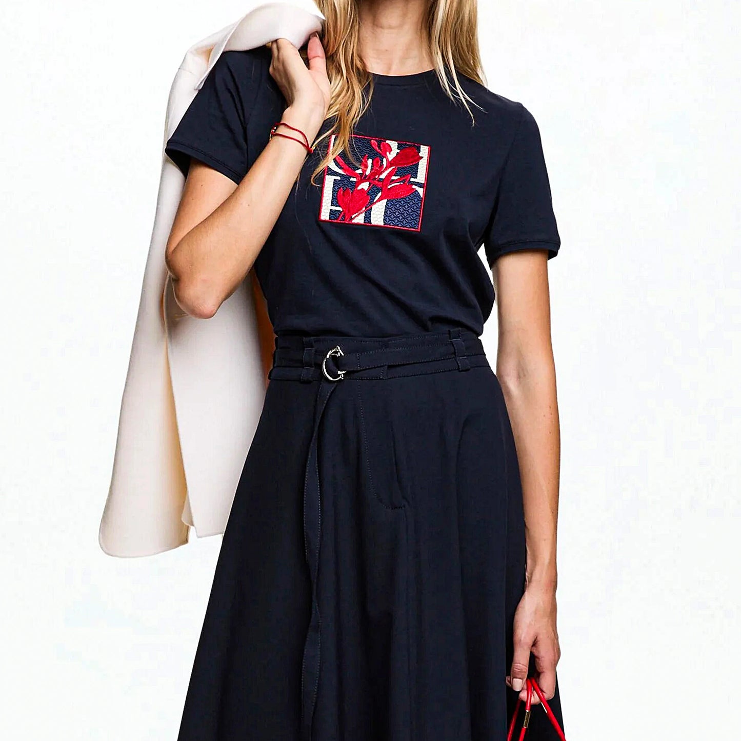 Summer New Women's T Shirts Short Sleeve O Neck Casual Flower Embroidery Design Cotton Female Tops Women Tee Tops