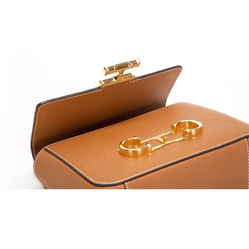 CHCH Women's Saddle Bag 2024 Autumn/Winter New Black Cow Leather Flip Small Square Bag Simple Commuter Diagonal Cross Bag