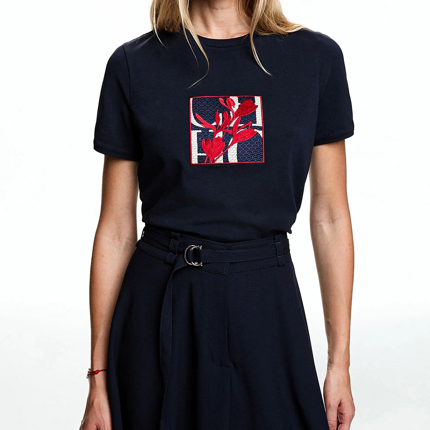 Summer New Women's T Shirts Short Sleeve O Neck Casual Flower Embroidery Design Cotton Female Tops Women Tee Tops