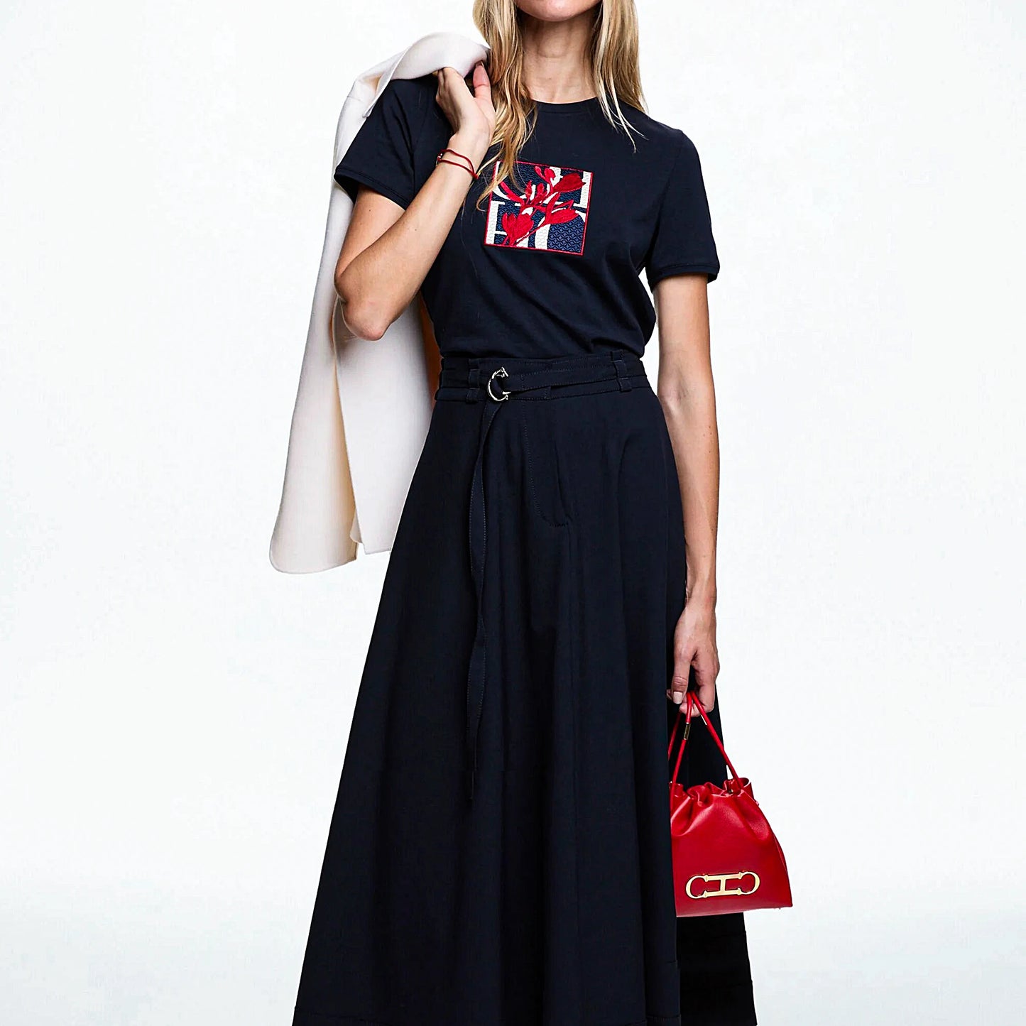 Summer New Women's T Shirts Short Sleeve O Neck Casual Flower Embroidery Design Cotton Female Tops Women Tee Tops